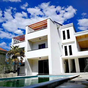 Apartment Star With Pool, Biograd Na Moru